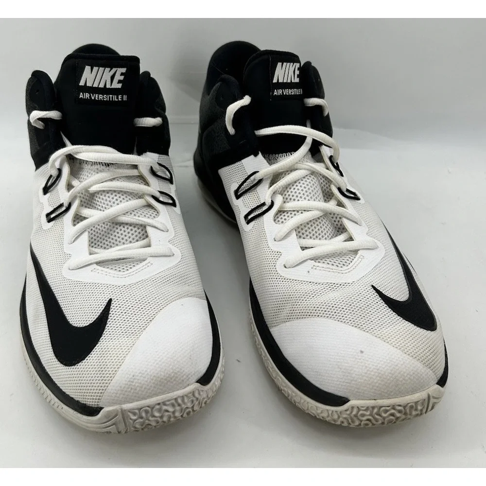 Nike Air Versatile II Black With‎ White Sneakers 921892-100 Men's Size 12